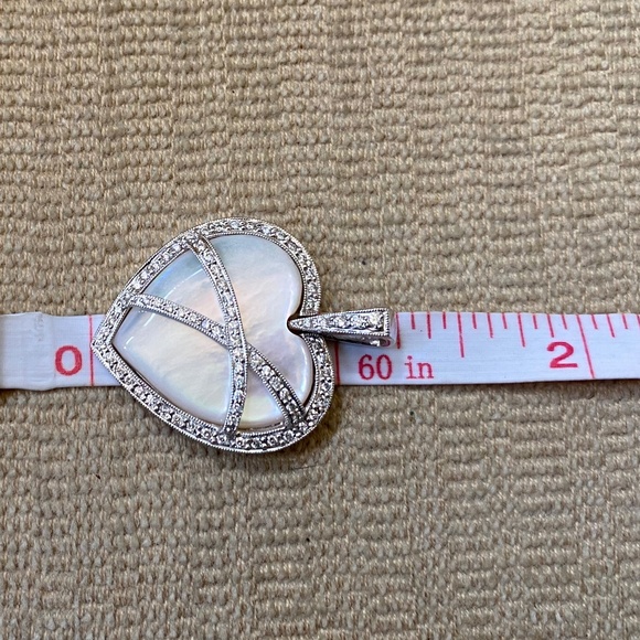 18KT Diamond & Mother Of Pearl Heart Pendant - Picture 9 of 14